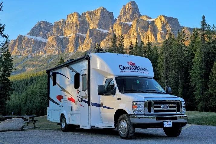 向热爱旅行热爱摄影的房车旅行者致敬