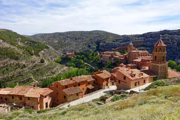 Start out from Valencia to discover the medieval streets of Albarracin.