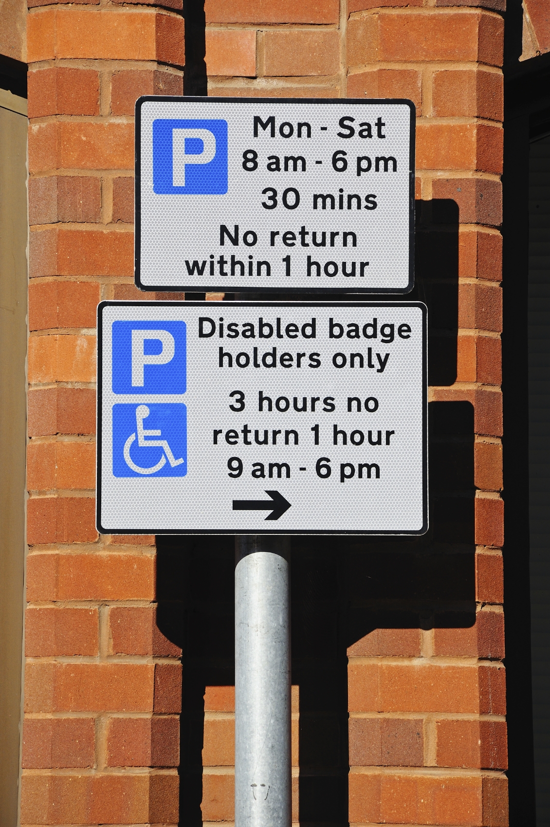 Beschreibung: ukparkingsign.jpg