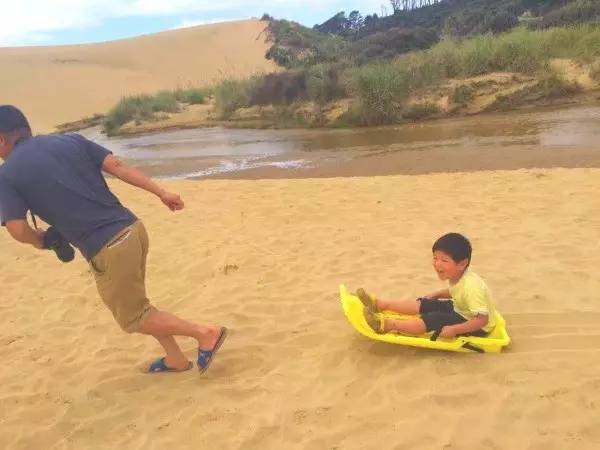 在新西兰房车自驾-90里海滩滑沙