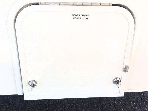 美加房车设施-排污口