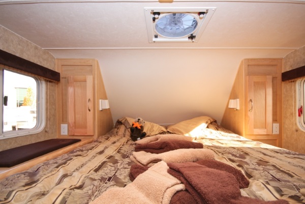 美加房车上的床